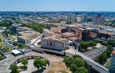 Vue aerienne de Montpellier avec voies routières