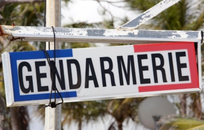Annulation des décisions de refus d’attribution de la médaille nationale de reconnaissance aux victimes du terrorisme opposées à des anciens gendarmes pris en otage le 22 avril 1988 par des indépendantistes kanaks dans l’île d’Ouvéa (Nouvelle-Calédonie)