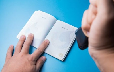 aLa détention d’un titre de séjour d’un Etat tiers à l’Union européenne ne constitue pas un motif légal de refus du renouvellement d’un document provisoire de séjour « protection temporaire »