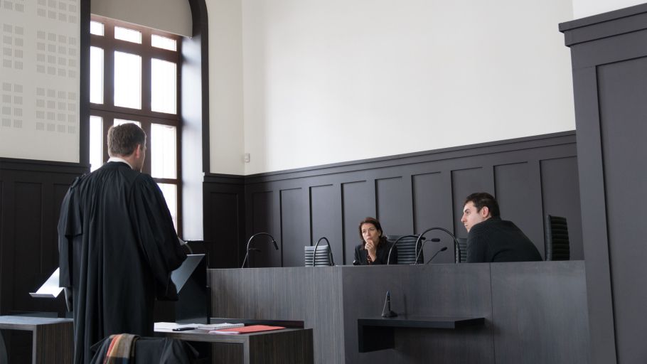 Tribunal et juges