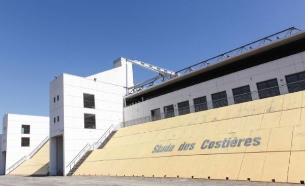 L’arrêté du maire de Nîmes refusant à la société Nemau un permis de construire valant autorisation d’exploitation commerciale dans le cadre de la restructuration du quartier du « Nouveau stade » est légal.