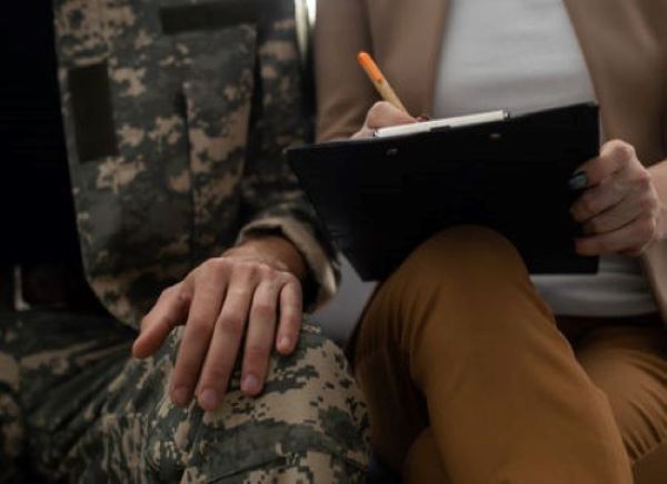 La cour juge que la loi du 13 juillet 2018 instituant une présomption d’imputabilité au service des maladies contractées dans ou à l’occasion du service  pour les pensions militaires d’invalidité et des victimes de guerre est d’application immédiate