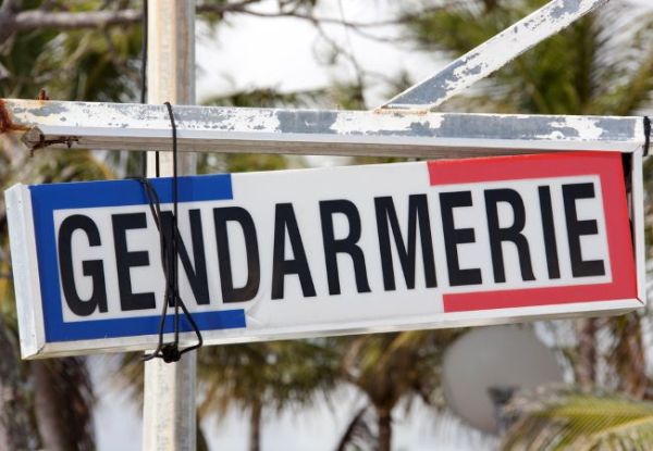 Annulation des décisions de refus d’attribution de la médaille nationale de reconnaissance aux victimes du terrorisme opposées à des anciens gendarmes pris en otage le 22 avril 1988 par des indépendantistes kanaks dans l’île d’Ouvéa (Nouvelle-Calédonie)