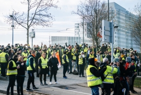 La cour administrative d'appel de Toulouse condamne l'État à réparer les dommages subis par des agences bancaires de Montpellier au cours des manifestations de "gilets jaunes" en janvier 2019