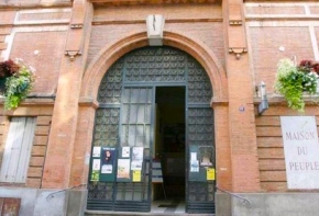 La cour administrative d’appel de Toulouse annule, à la demande de l’Union départementale des syndicats CGT de Tarn-et-Garonne, les délibérations du conseil municipal de Montauban mettant fin à l’affectation de la « Maison du peuple » à ce syndicat.