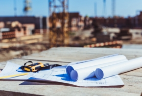 Le juge d’appel est seul compétent et se prononce sur les conclusions à fin d’annulation d’un permis de construire modificatif communiqué en cours d’instance